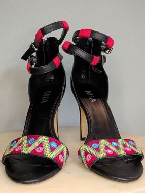 MIA Rama Black Heeled Sandals with Hot Pink  Embroidery